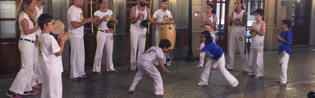 Dünya Kültürleri Festivali Capoeira gösterisi yapan çocuklar