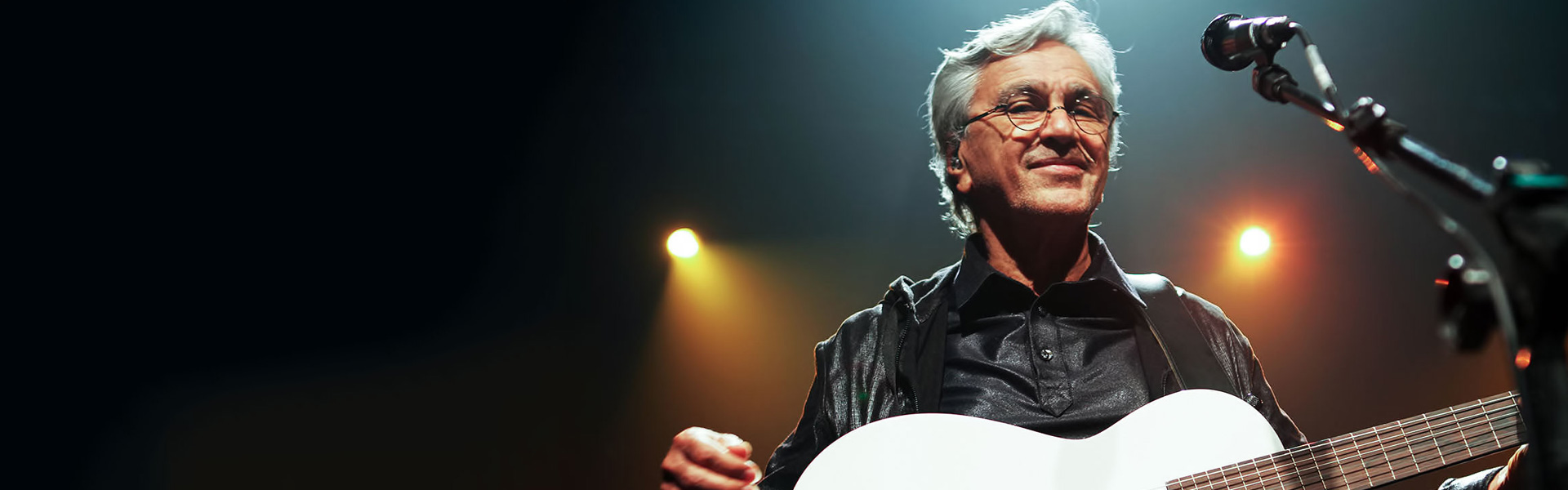 Caetano Veloso'nun konserde çekilmiş fotoğrafı